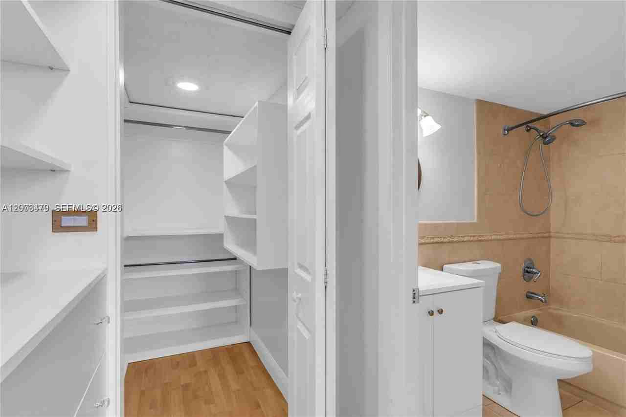 Nw 7th St #500 - Photo 5 of 8