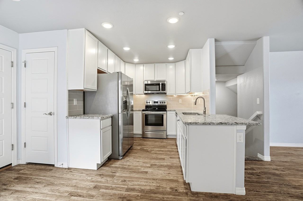 6104 Summit Peak Ct #102 - Photo 7 of 18