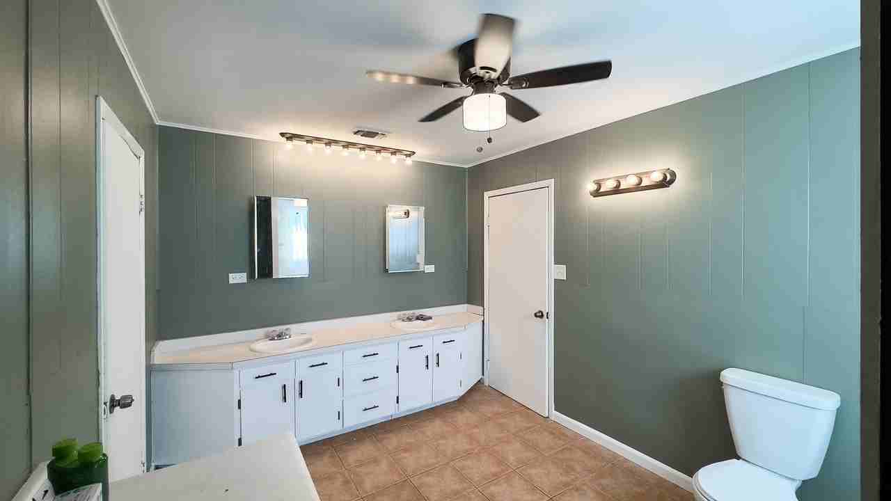 212 Avenue L - Photo 7 of 34