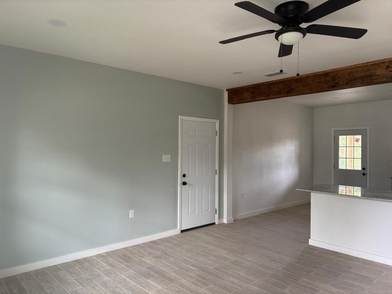 1107 W Martin St - Photo 2 of 11