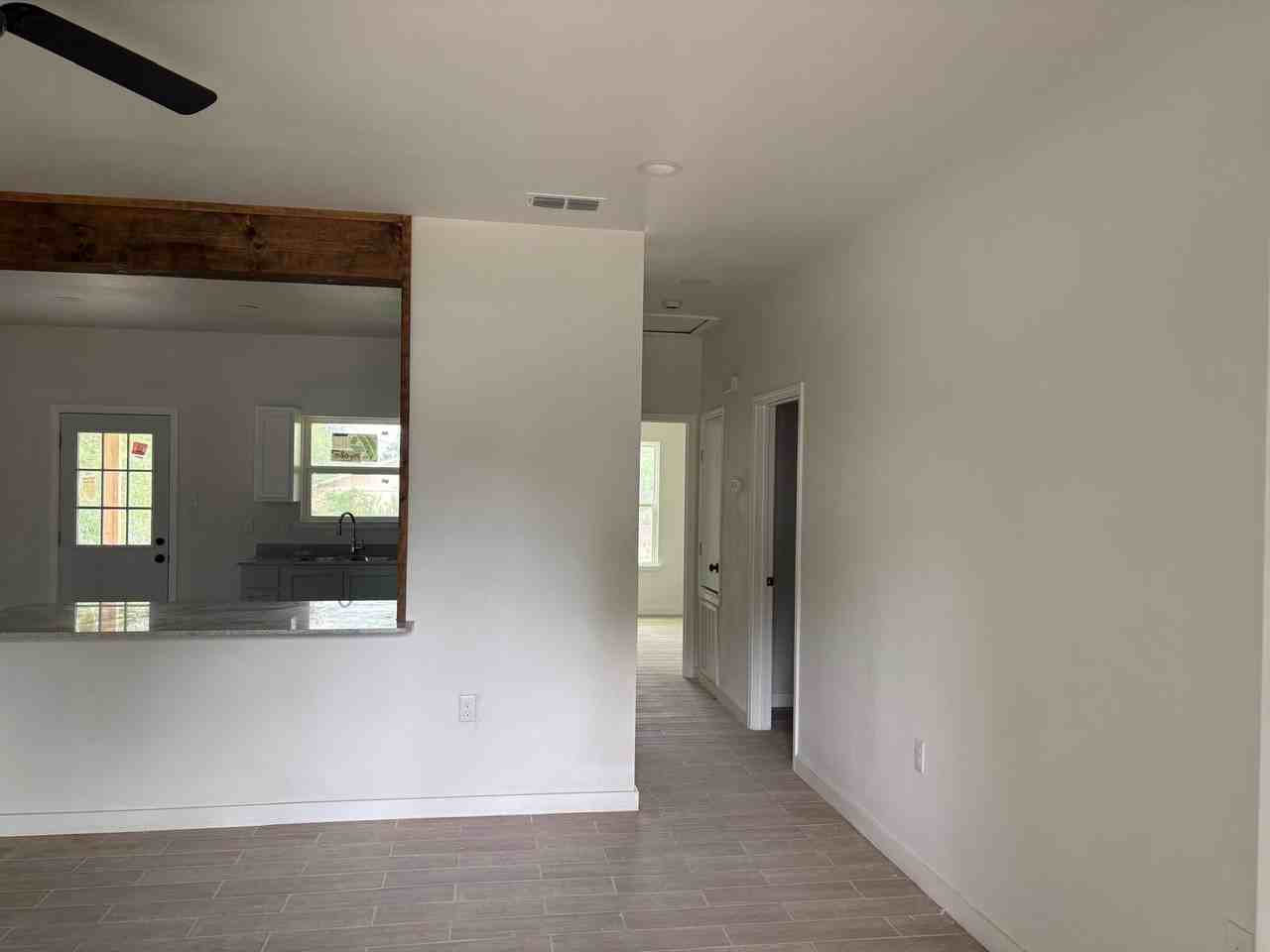 1107 W Martin St - Photo 3 of 11