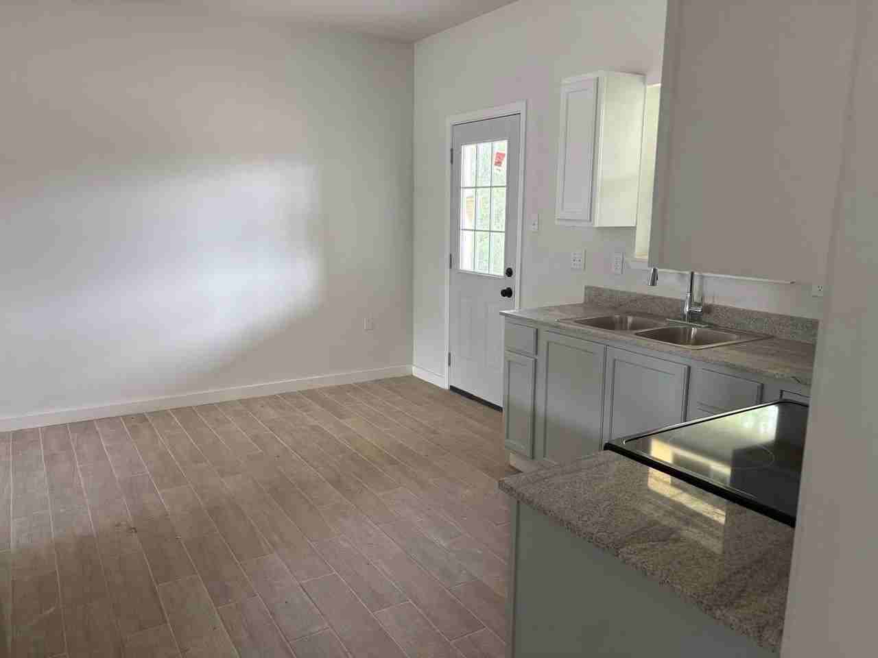 1107 W Martin St - Photo 7 of 11