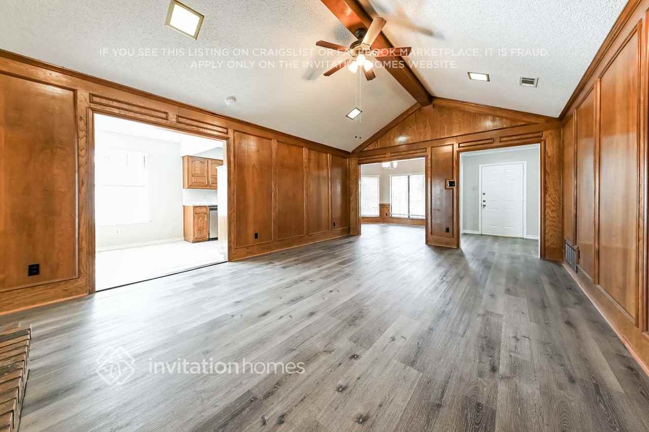 1806 Seabrook Dr - Photo 3 of 16