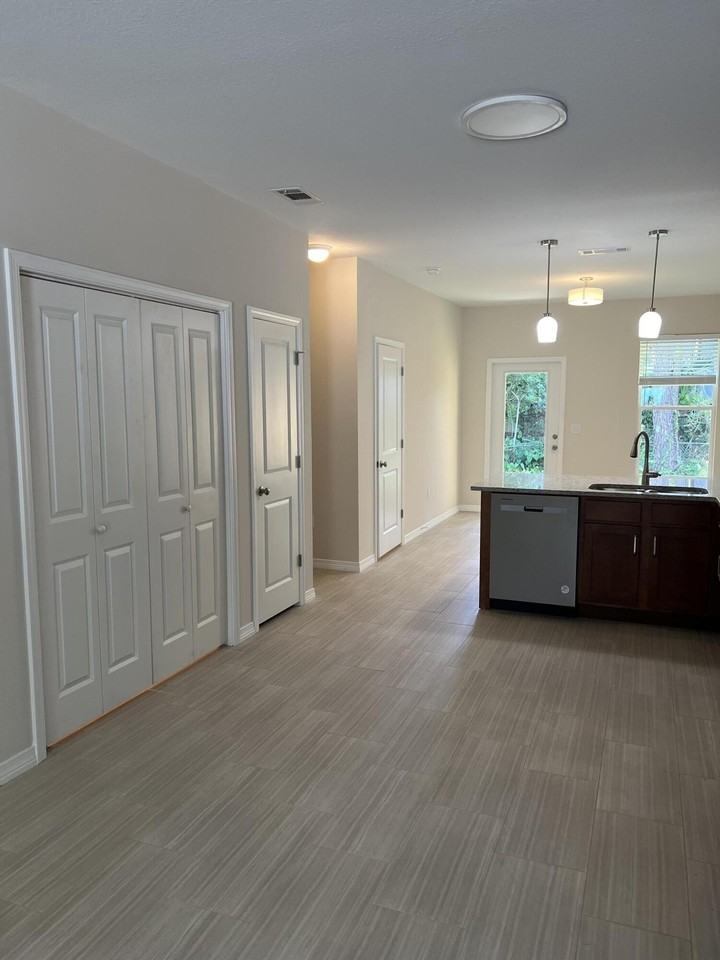 717 N Park Blvd #A - Photo 4 of 9