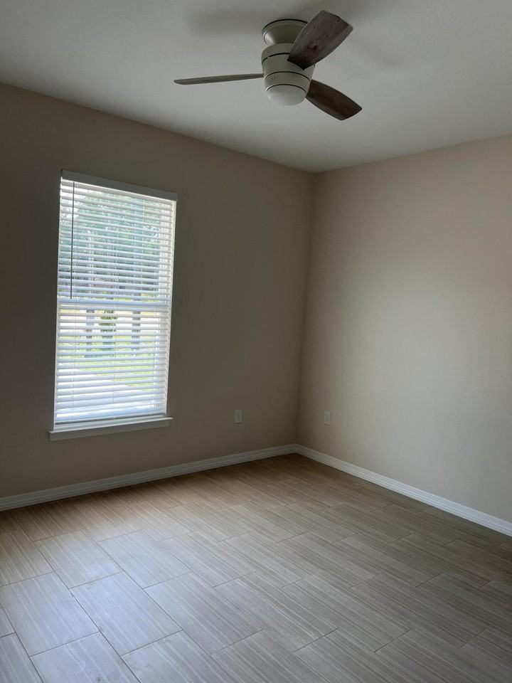 717 N Park Blvd #A - Photo 6 of 9