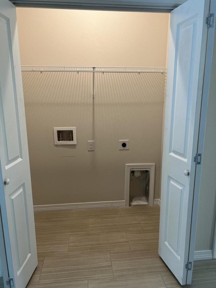 717 N Park Blvd #A - Photo 7 of 9