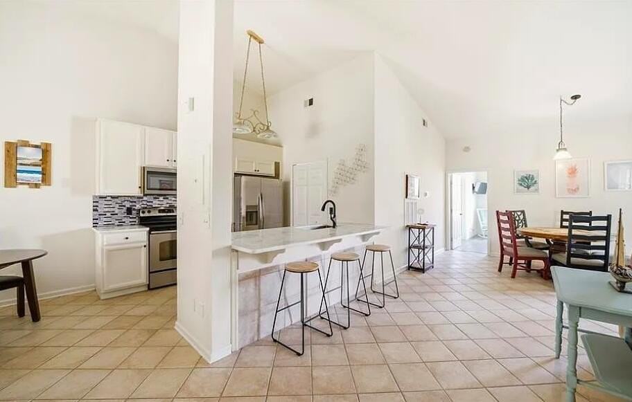 707 Augusta Cir - Photo 4 of 17
