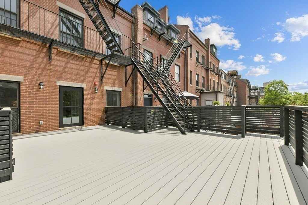 Charles St - Photo 4 of 14