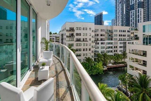 111 Se 8th Ave