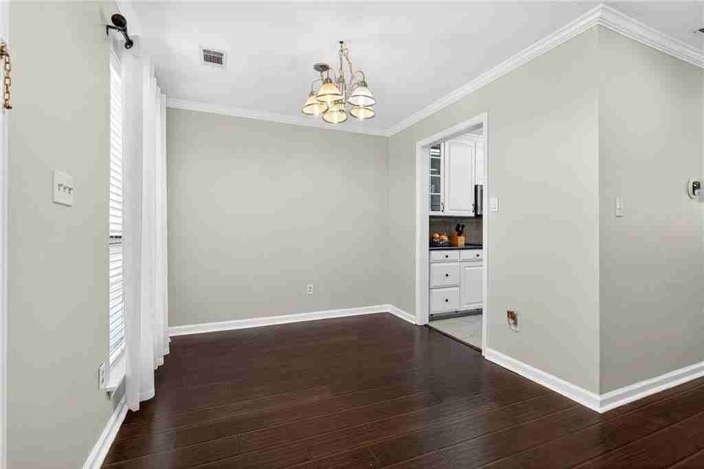 6393 Hawthorne Ter - Photo 7 of 42