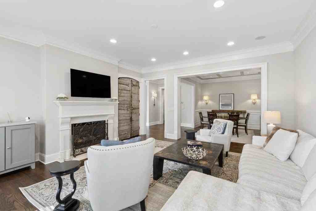 3585 Roxboro Rd Ne #6 - Photo 2 of 50