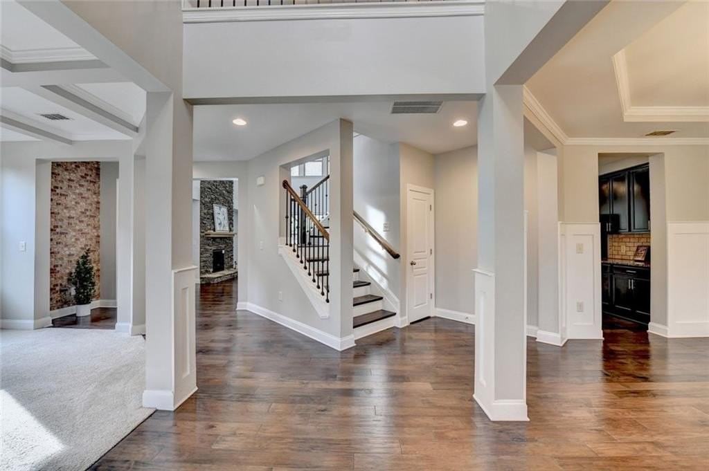 2540 Maple Ridge Ln - Photo 4 of 50