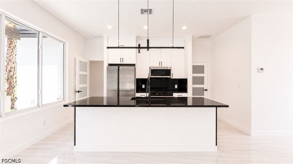 2931 16th Ave Ne - Photo 5 of 35