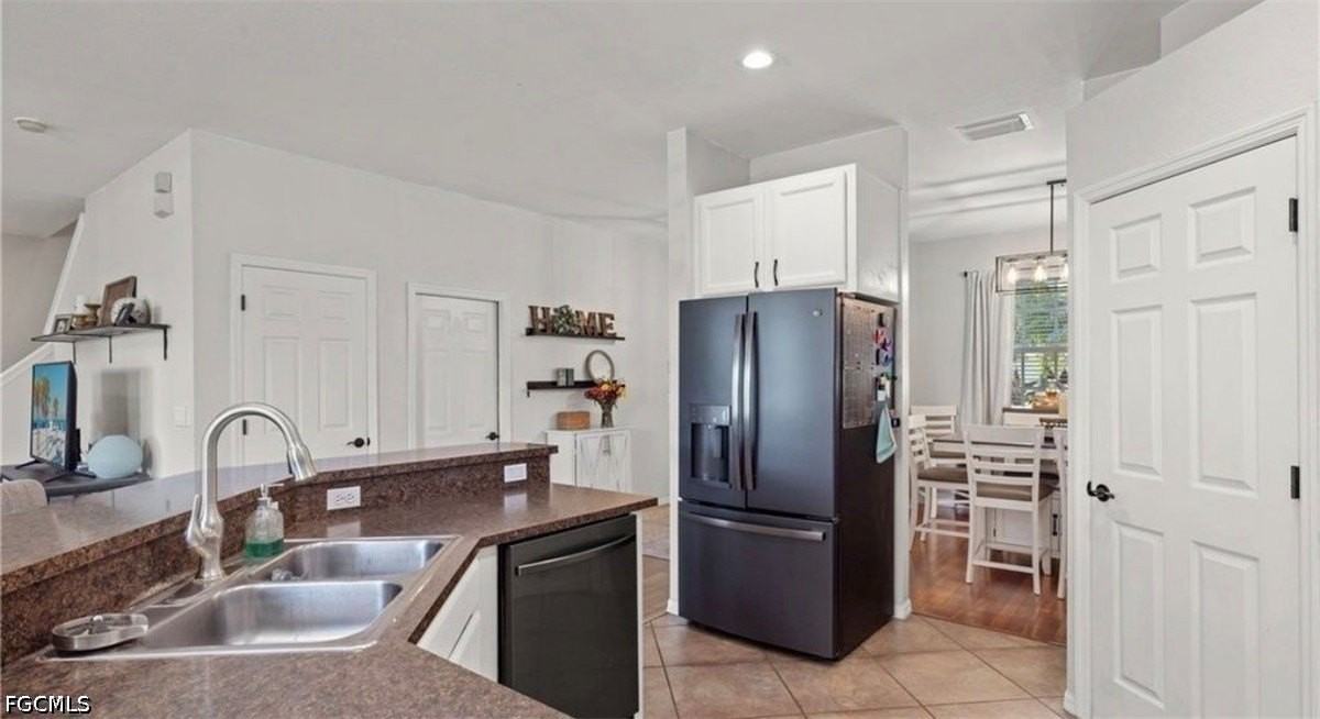 321 Shadow Lakes Dr - Photo 3 of 6