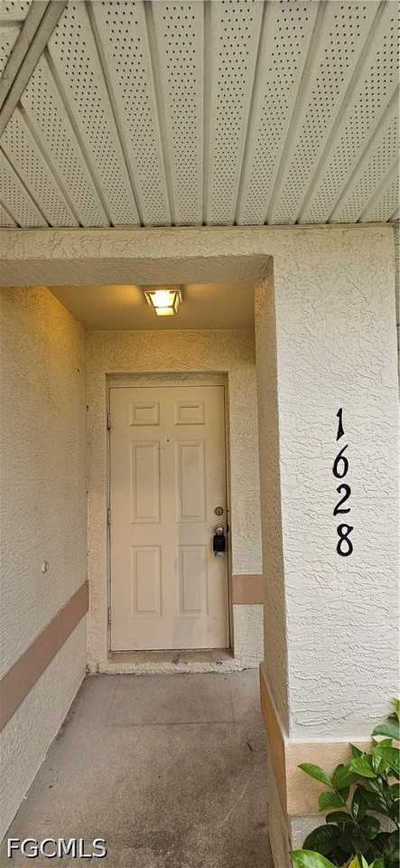 1628 Sw Santa Barbara Pl - Photo 2 of 16