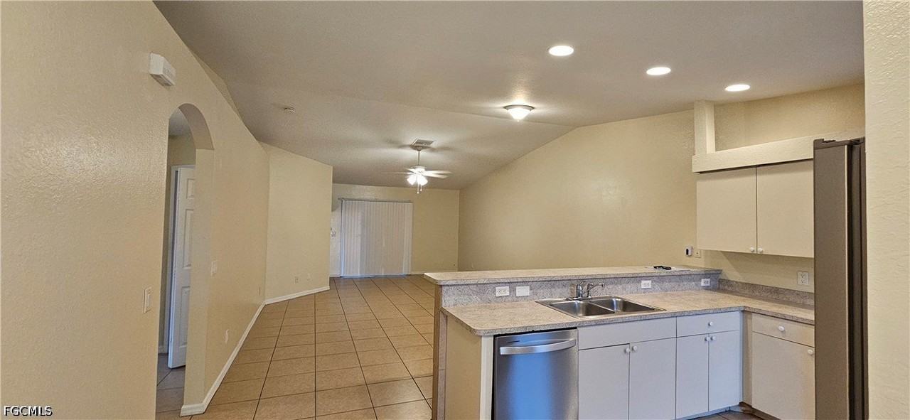 1628 Sw Santa Barbara Pl - Photo 3 of 16