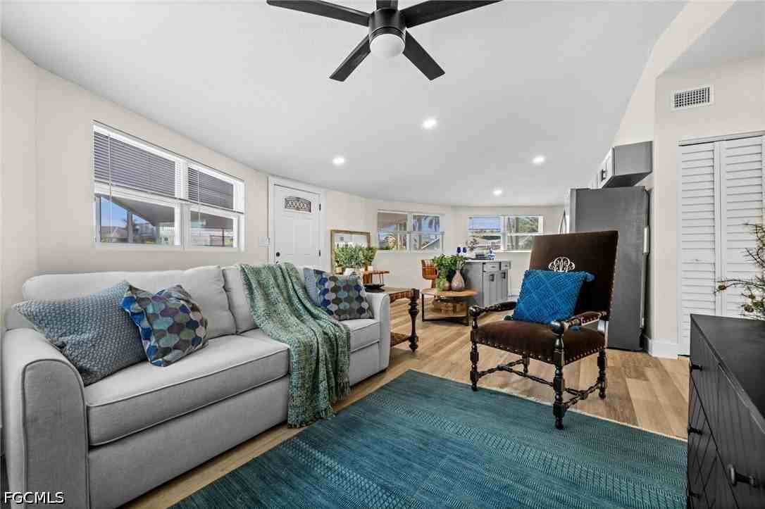 190 Tarpon Rd - Photo 2 of 47