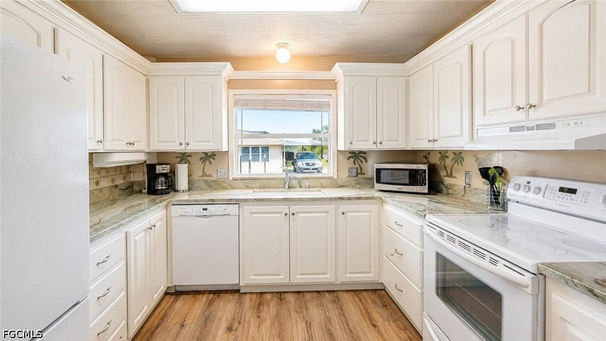3404 Rainbow Ln - Photo 5 of 18