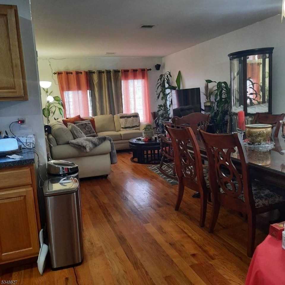 446 Marshall St #2 - Photo 4 of 14