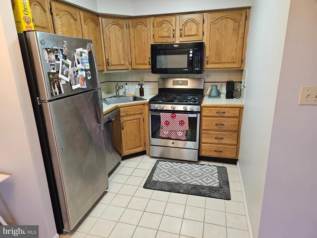 200 N Wayne Ave #9 - Photo 6 of 10