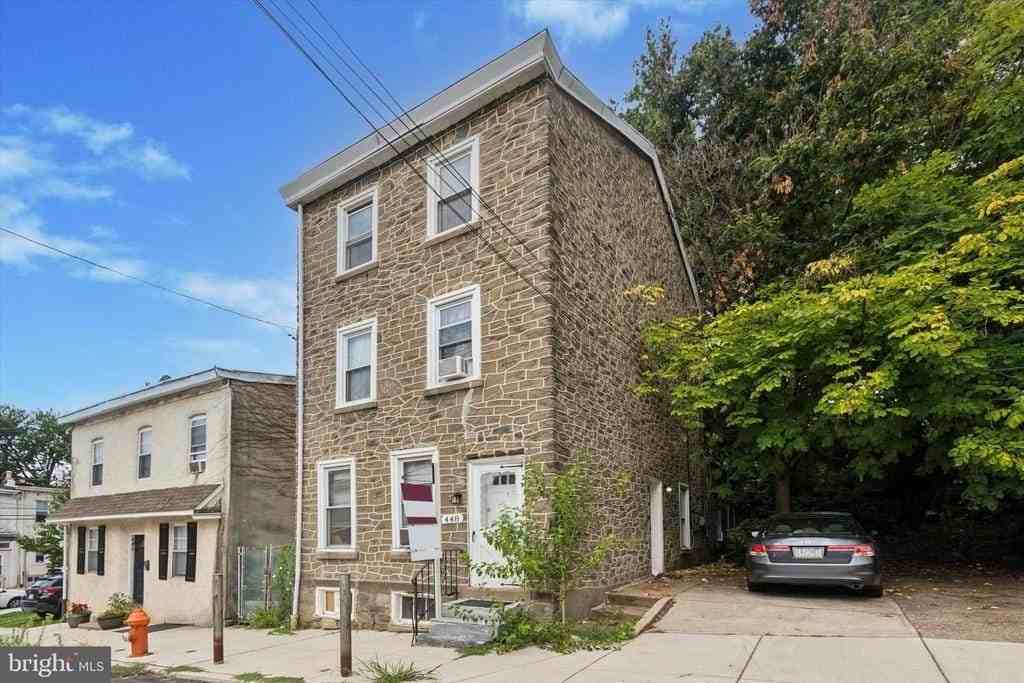 448 Krams Ave #3