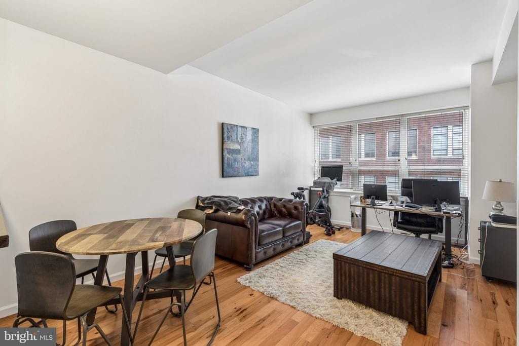 1425 Locust St #4E - Photo 5 of 26
