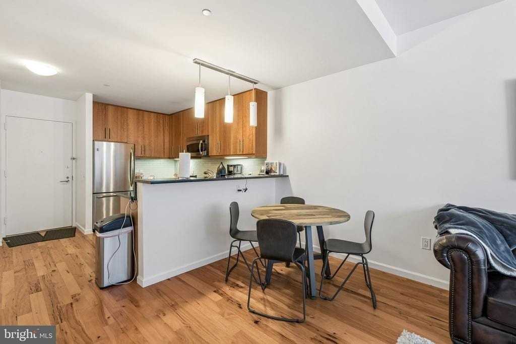 1425 Locust St #4E - Photo 6 of 26