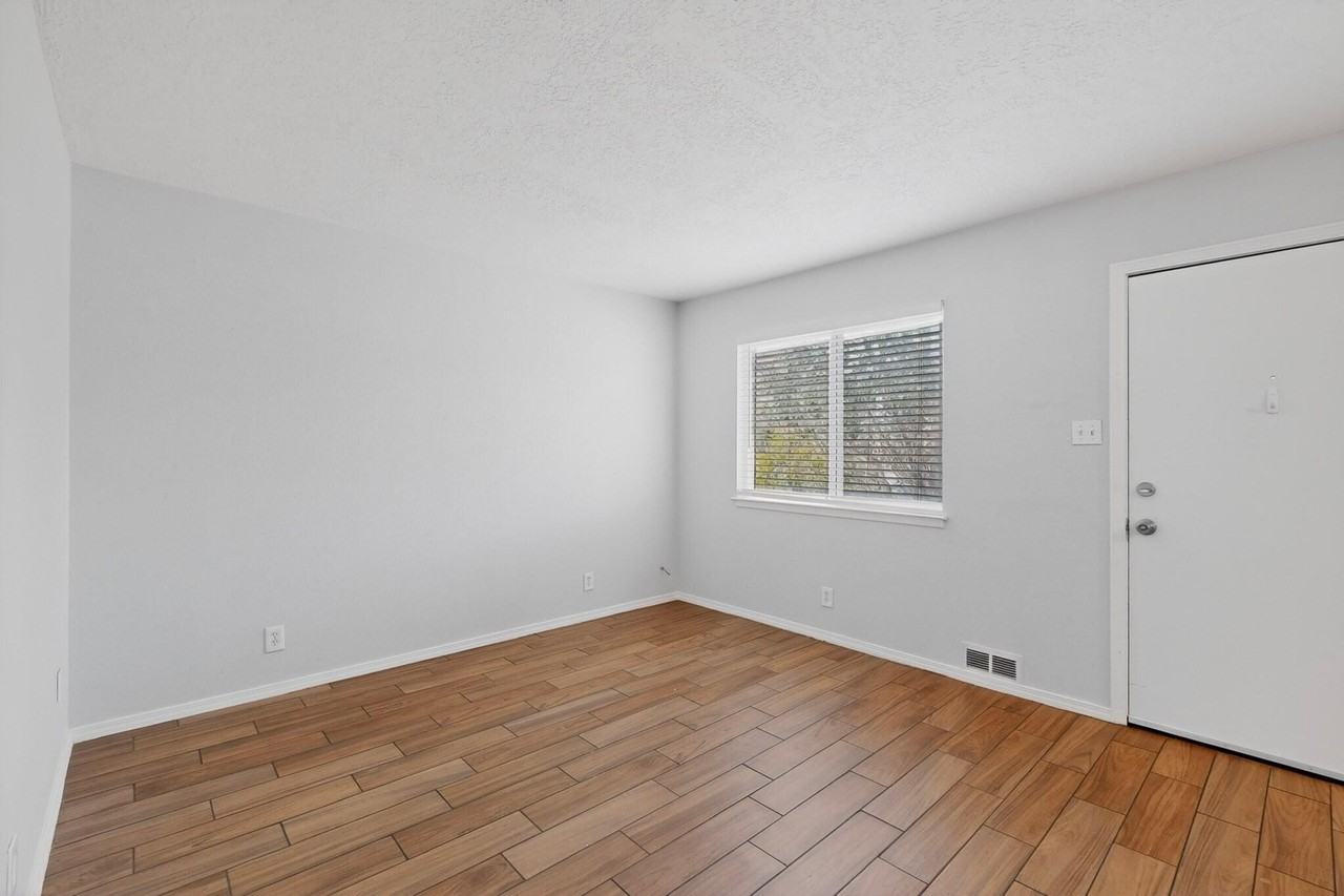 225 Hanosh Ct Se #3 - Photo 7 of 24