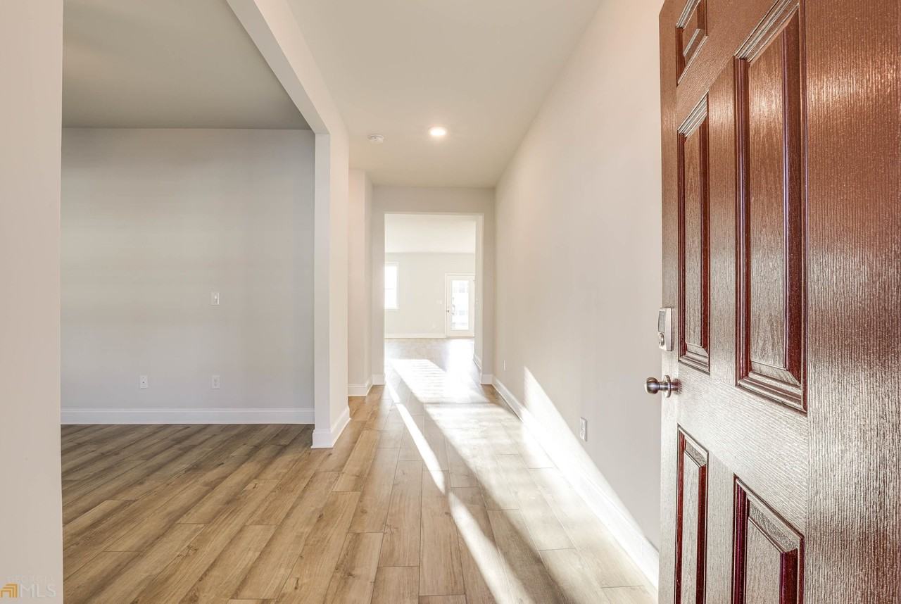 360 Caledonia Ct - Photo 5 of 48