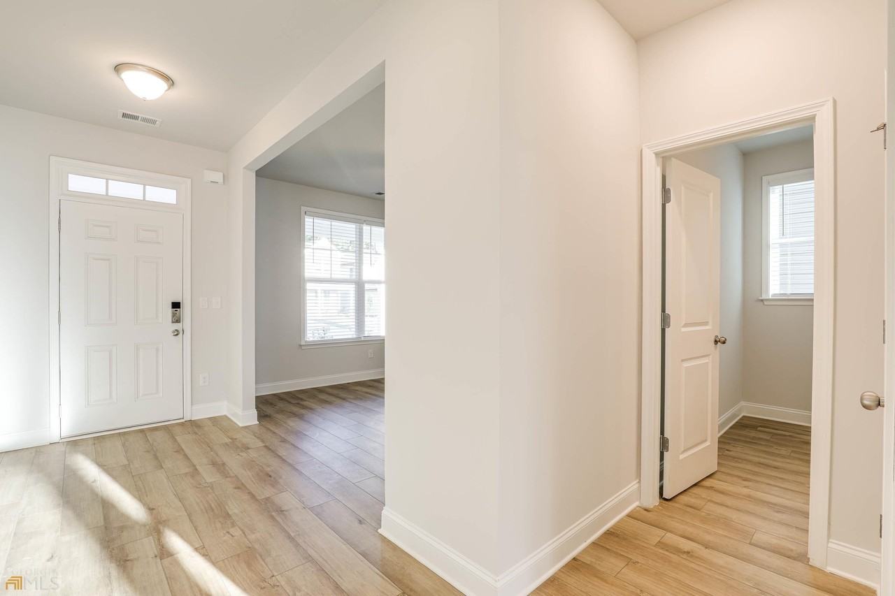 360 Caledonia Ct - Photo 6 of 48