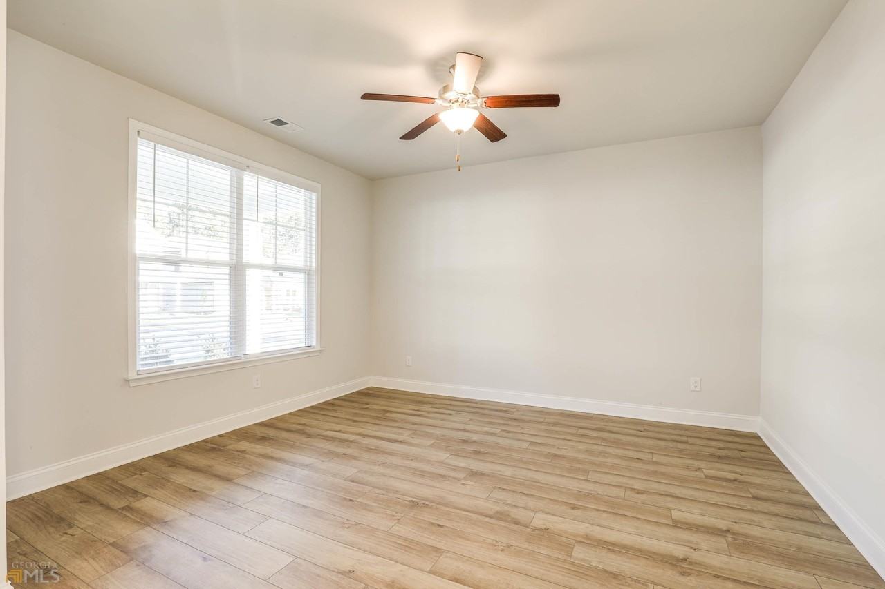 360 Caledonia Ct - Photo 7 of 48