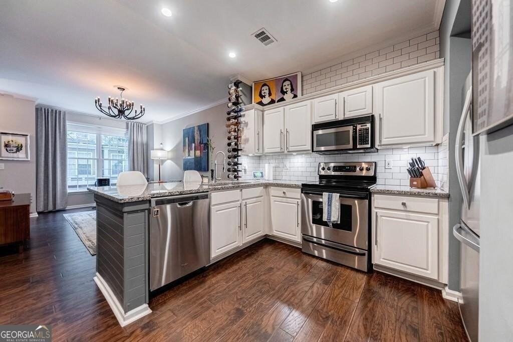 1146 Village Ct Se - Photo 5 of 38
