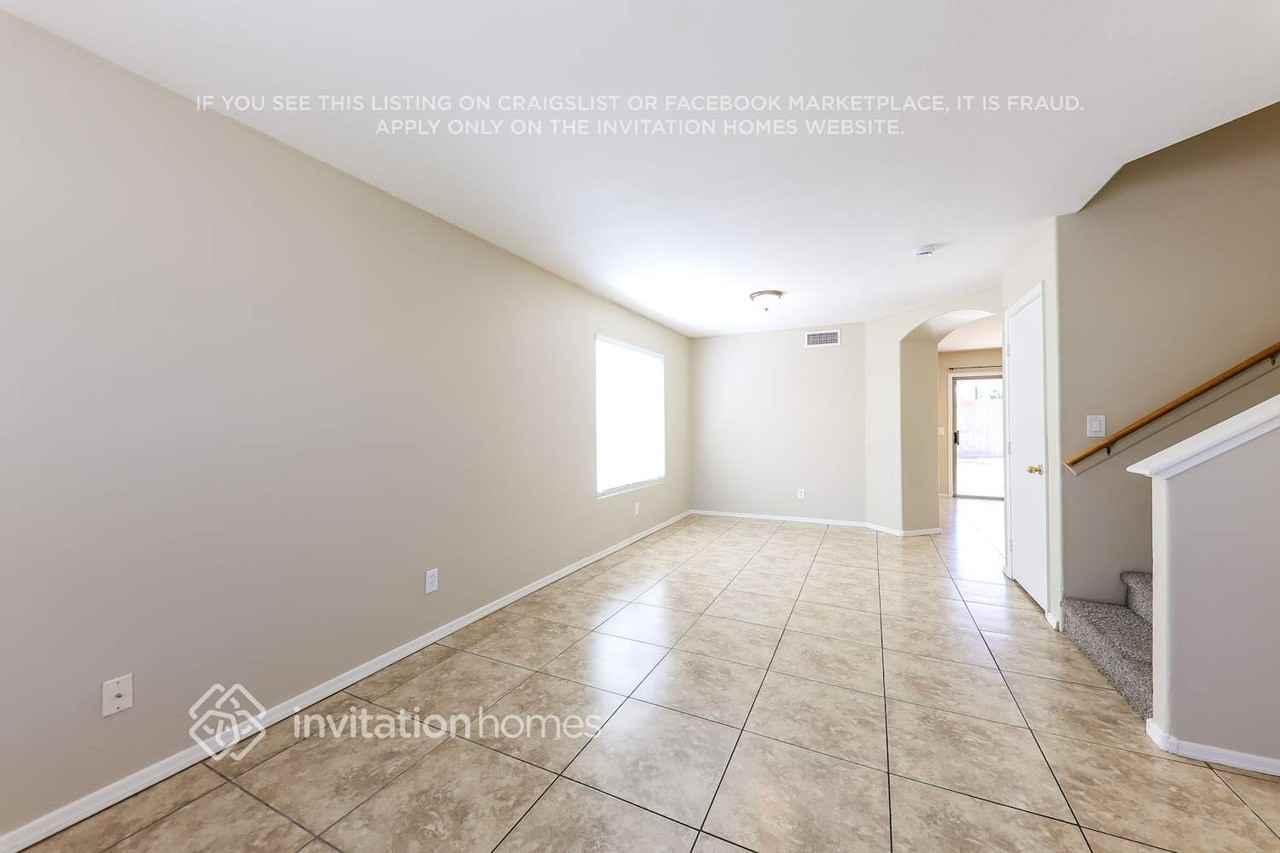 12937 W Holly St - Photo 4 of 18