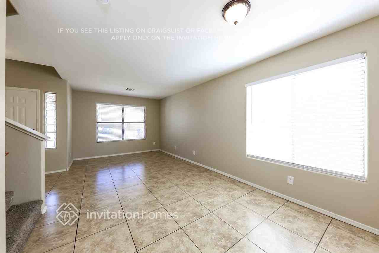12937 W Holly St - Photo 5 of 18