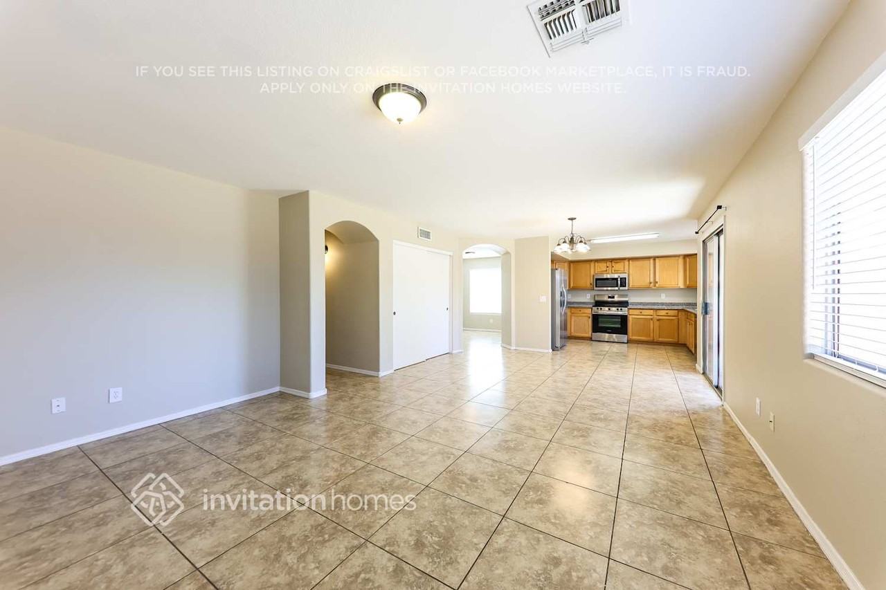 12937 W Holly St - Photo 6 of 18