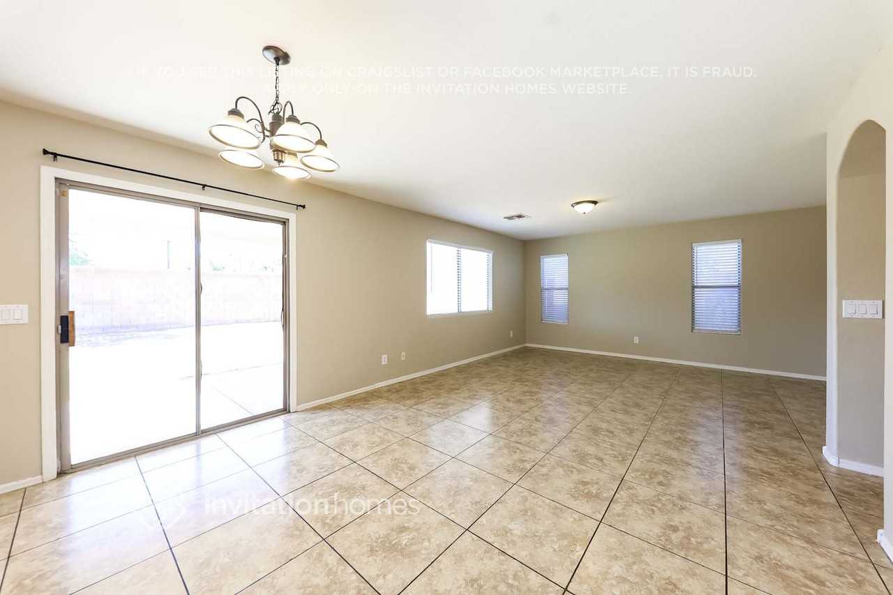 12937 W Holly St - Photo 7 of 18