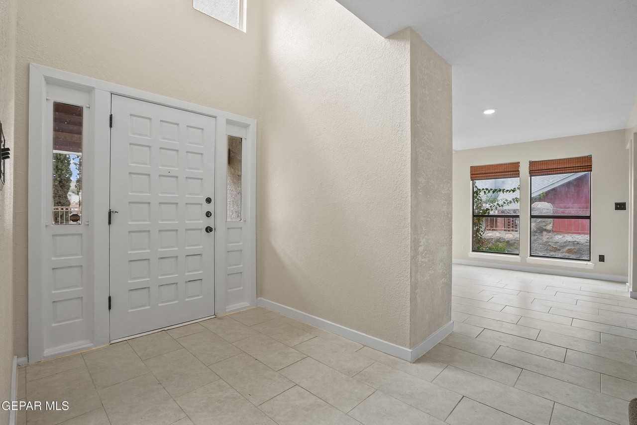 1805 Gurss Pl - Photo 6 of 40