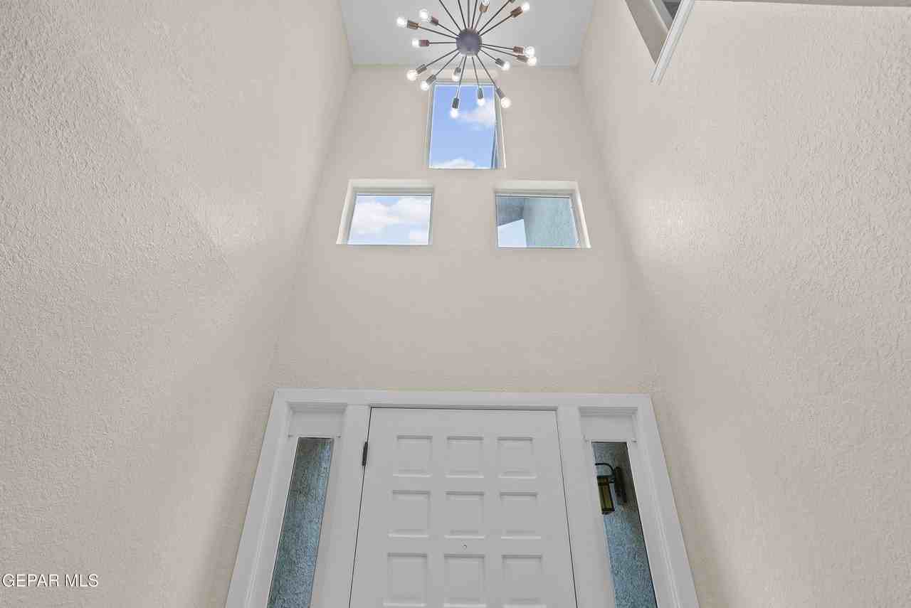 1805 Gurss Pl - Photo 7 of 40