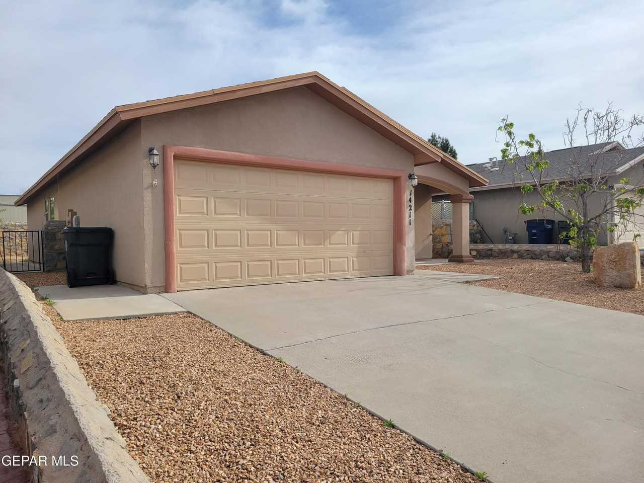14211 Otter Point Dr - Photo 2 of 50