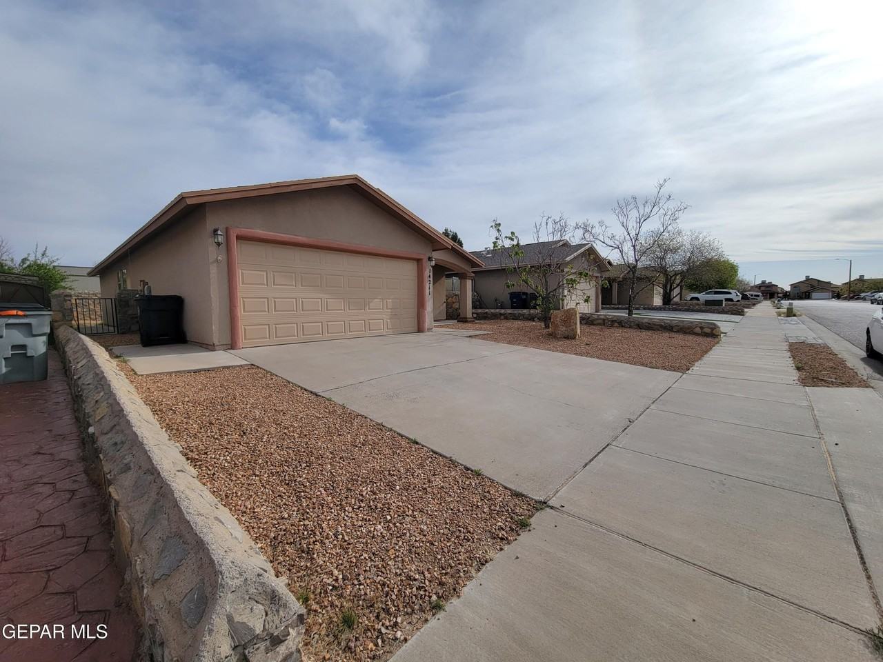 14211 Otter Point Dr - Photo 3 of 50