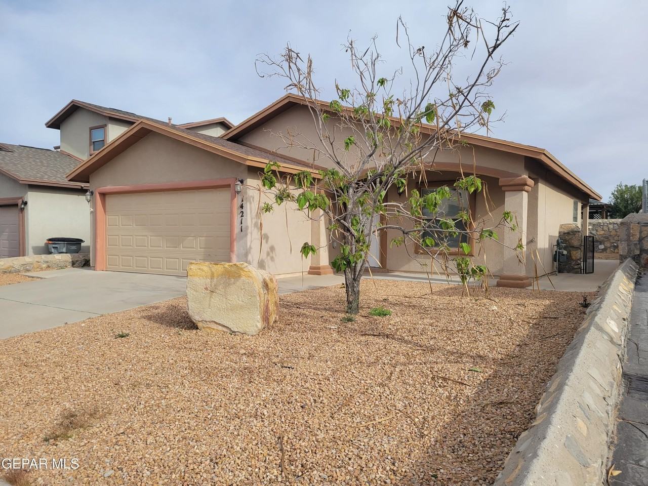 14211 Otter Point Dr - Photo 4 of 50