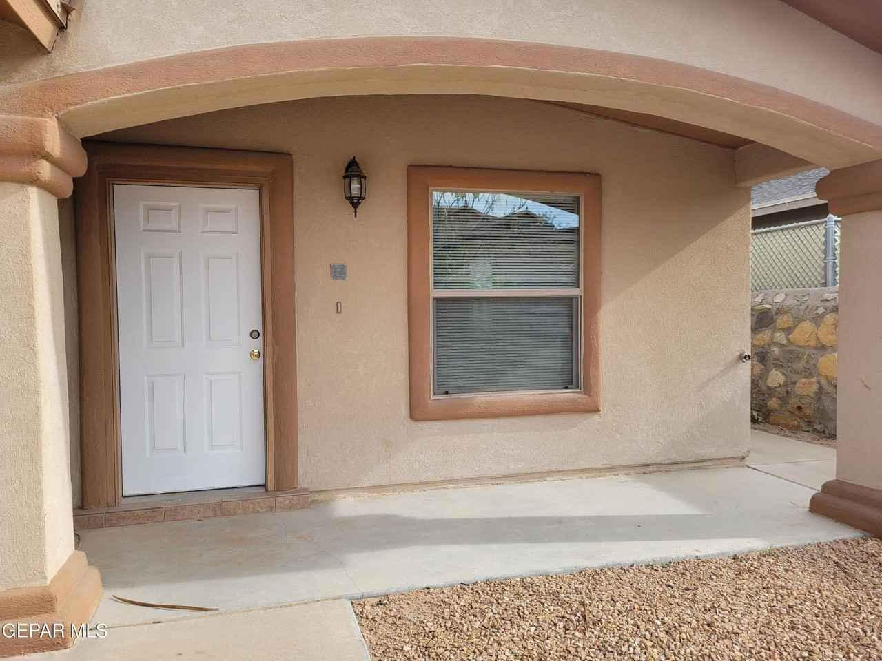 14211 Otter Point Dr - Photo 5 of 50
