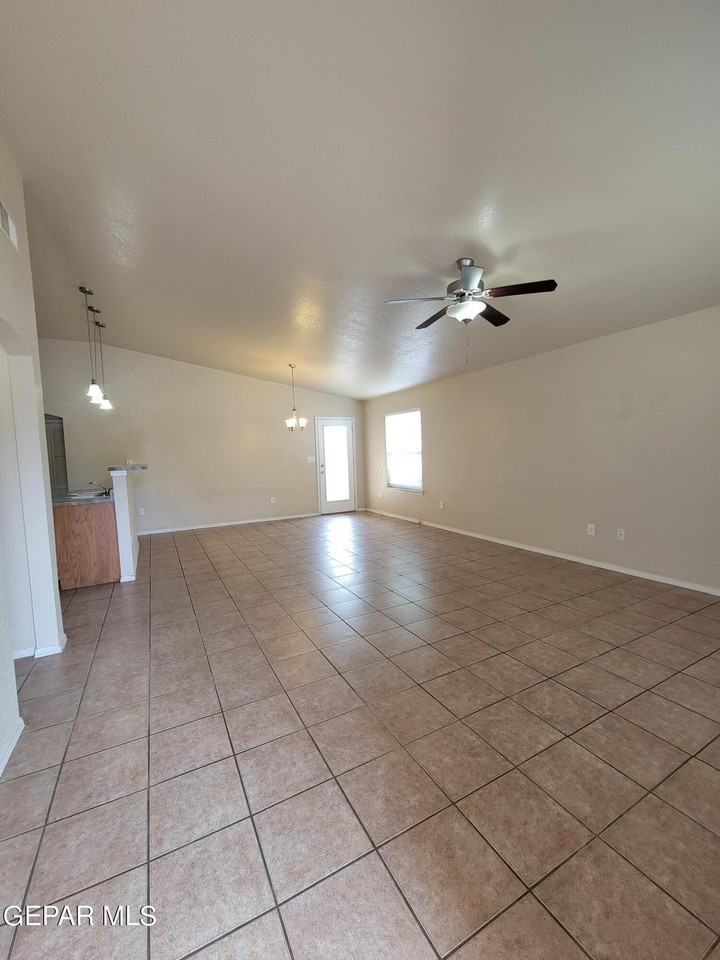 14211 Otter Point Dr - Photo 6 of 50