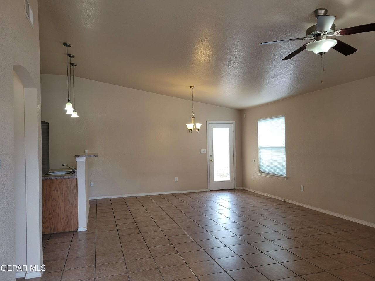 14211 Otter Point Dr - Photo 7 of 50