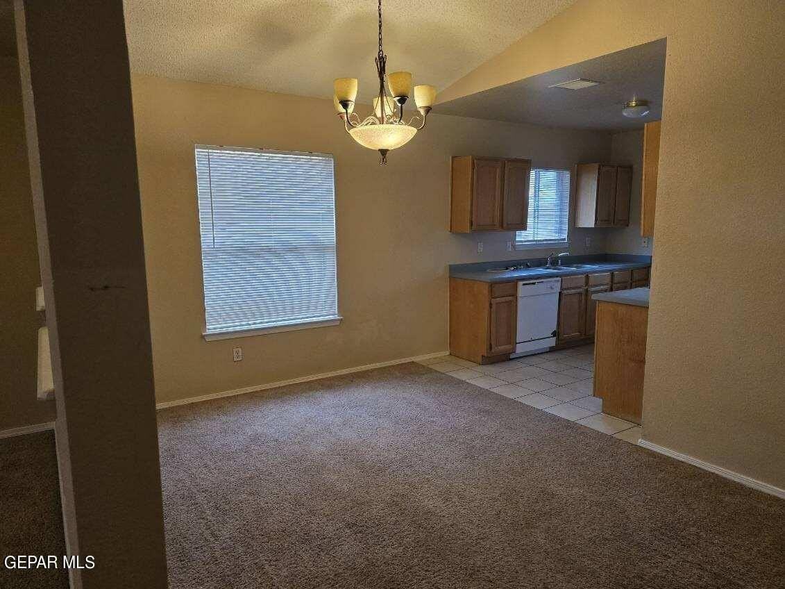 12105 Castle View Way - Photo 5 of 19