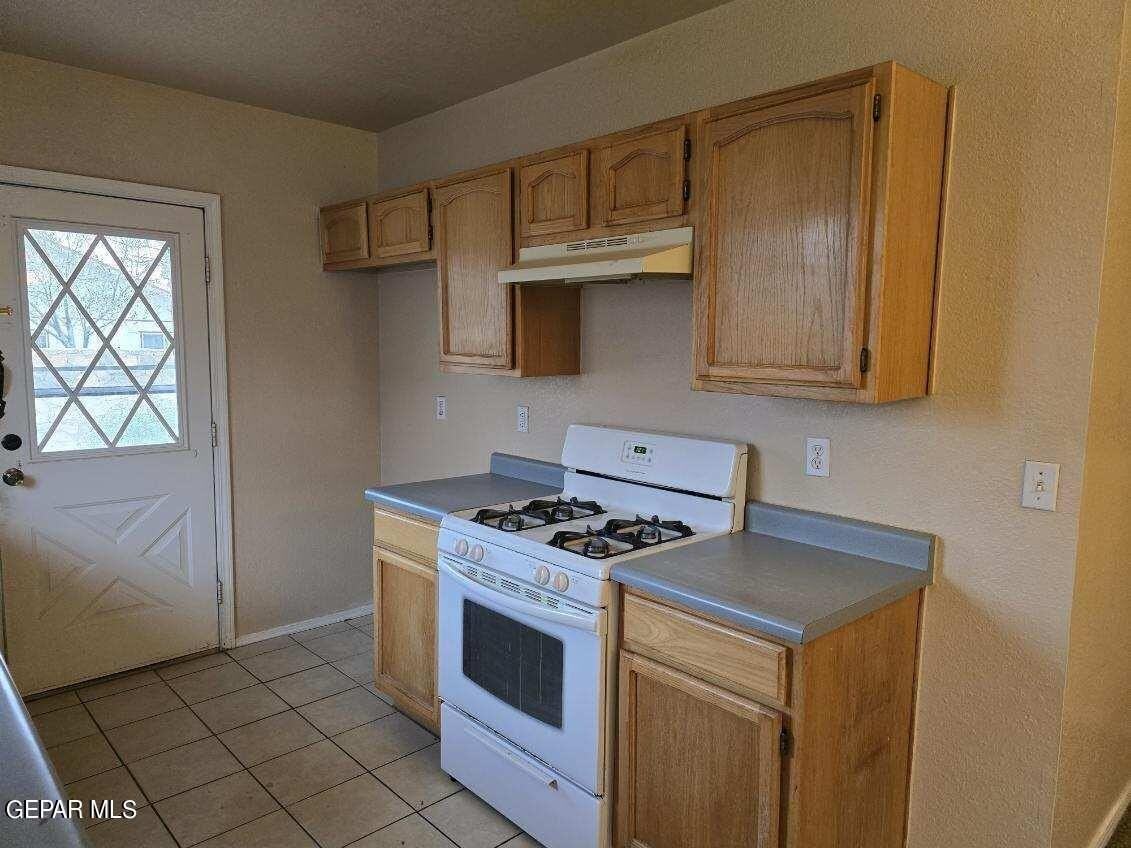 12105 Castle View Way - Photo 6 of 19