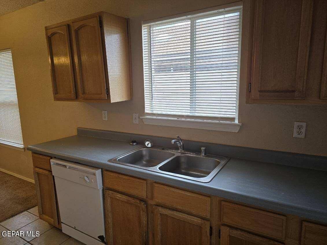 12105 Castle View Way - Photo 7 of 19