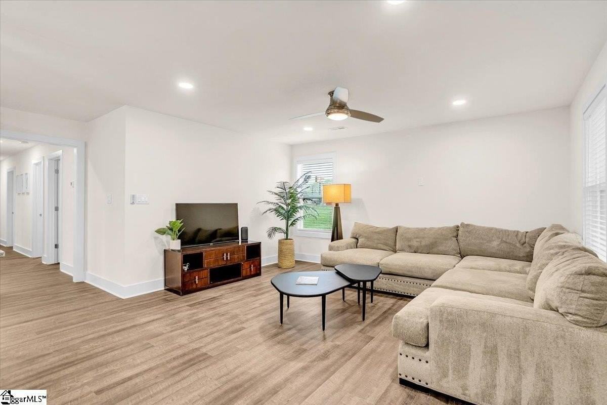 141 Baileyview St - Photo 2 of 22