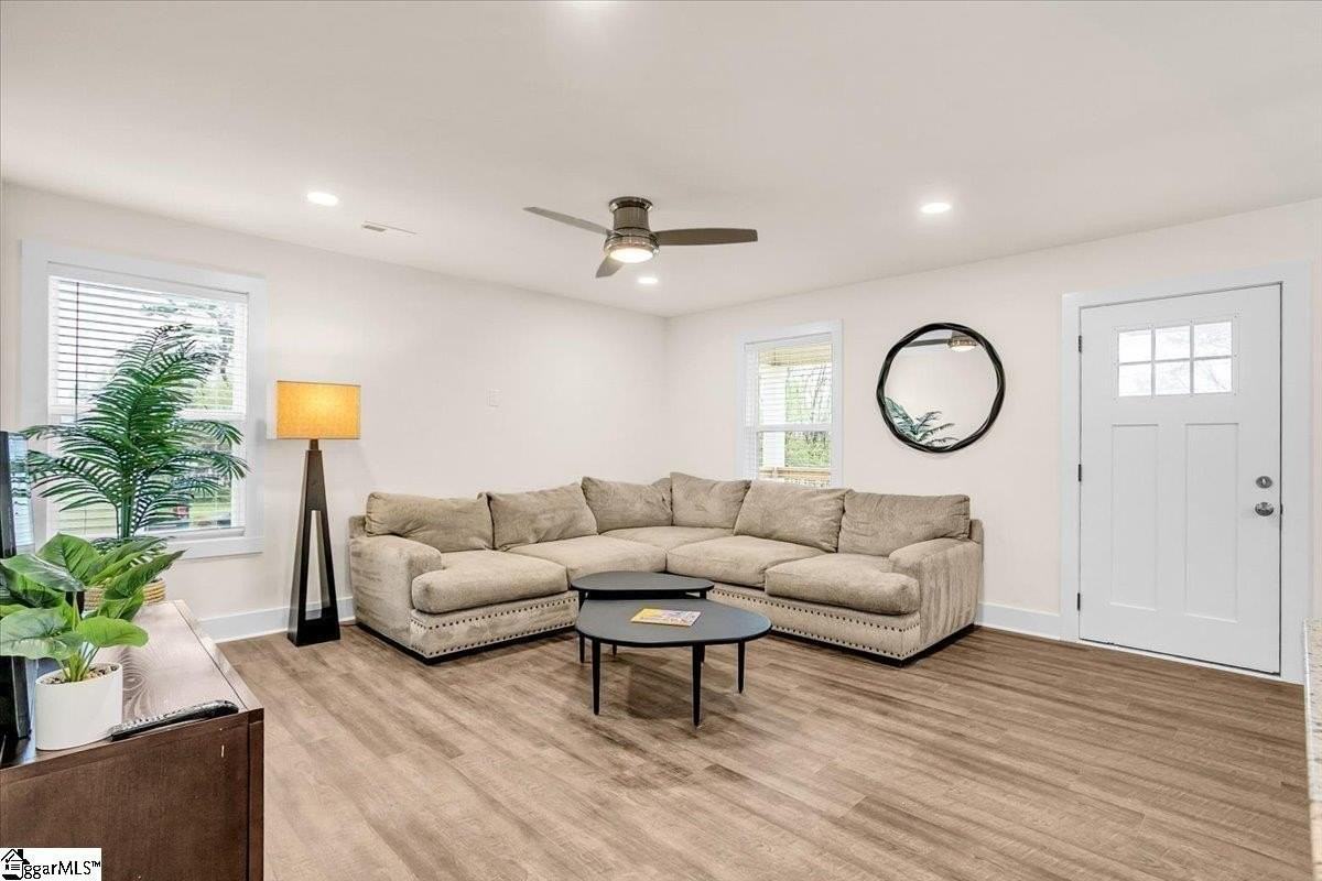 141 Baileyview St - Photo 3 of 22