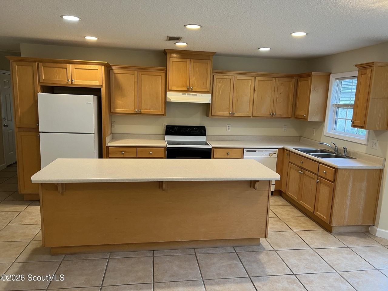 185 Drew Cir - Photo 3 of 11
